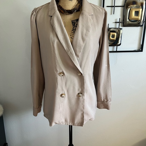 Davi & Dani Tan Double Breasted Blazer in Size Small a business essential - Picture 5 of 6